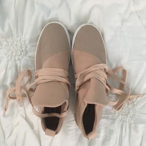 STEVE MADDEN light pink color sneakers